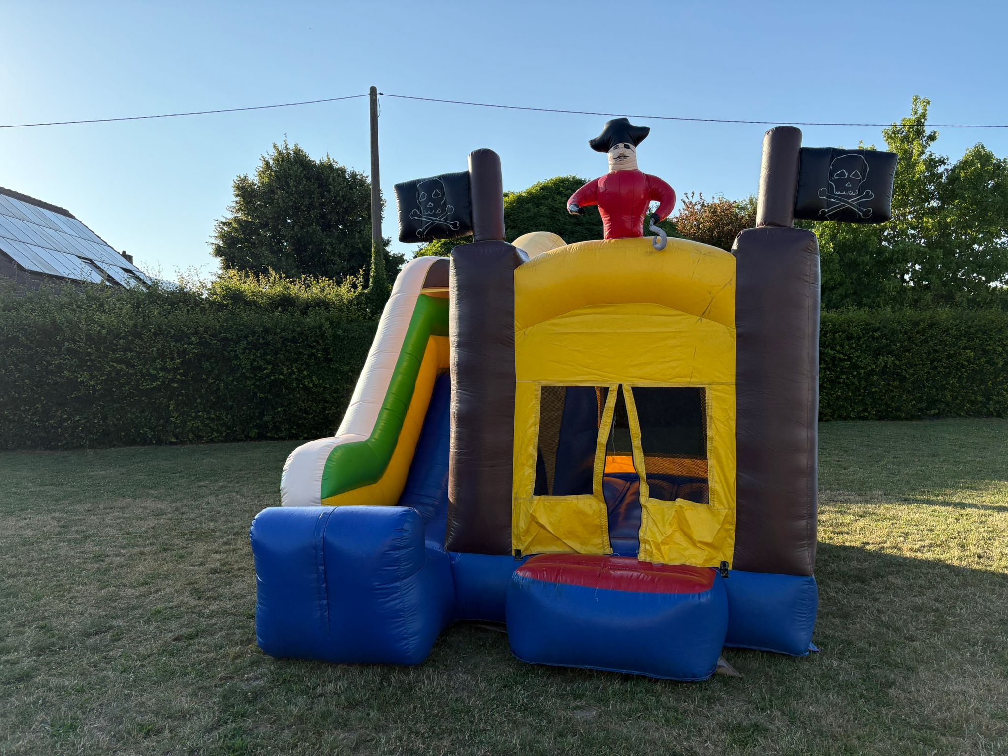 Château pirate jaune